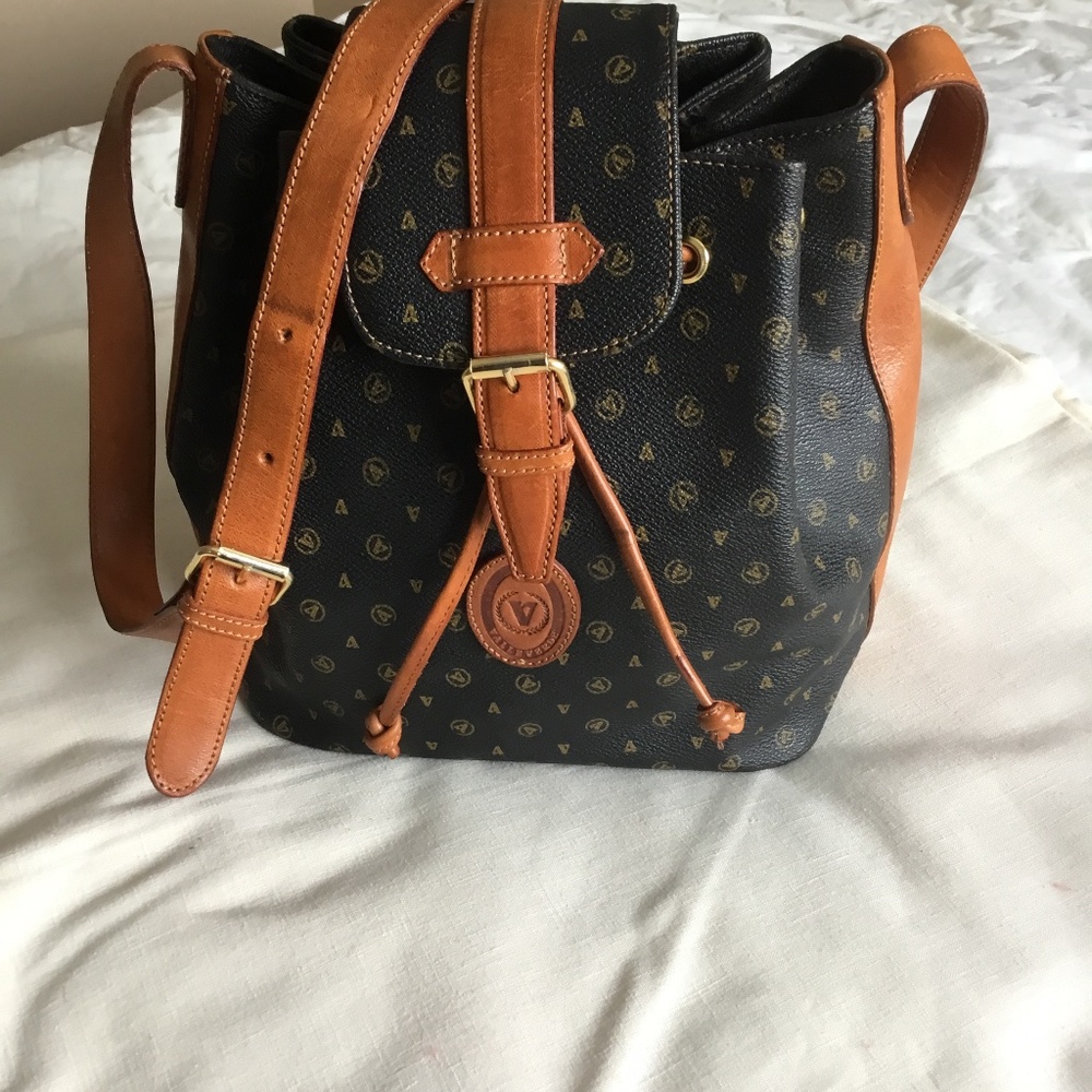 Beautiful Valleverde Shoulder/Crossbody Drawstring Leather Bag